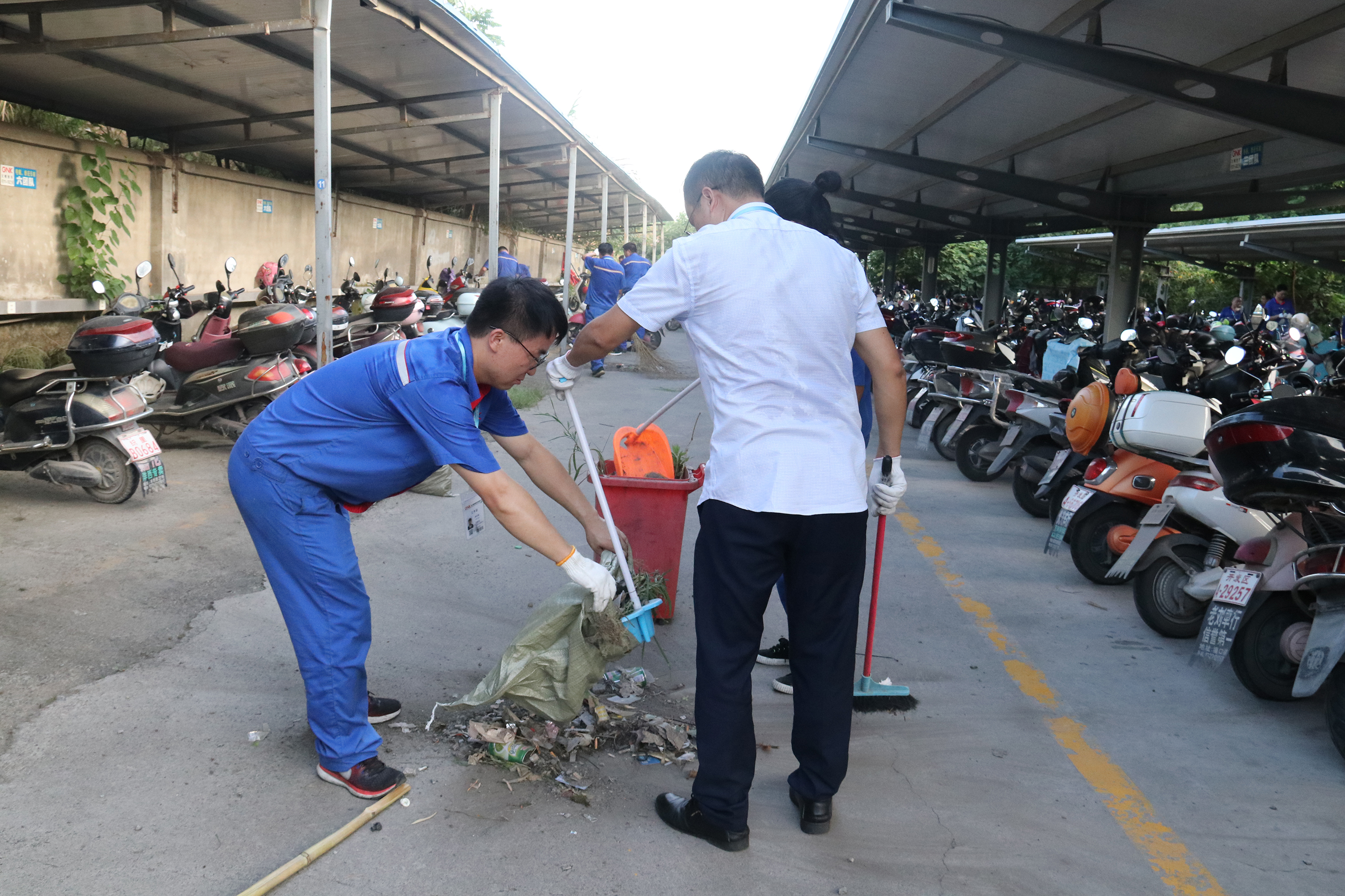 清理厂周环境1.jpg